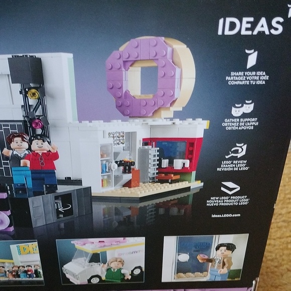 Lego BTS Dynamite Set 21338 + Ultimate Army Guide Centennial Special Edition Mag - Picture 9 of 16
